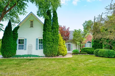 2505 Hay Creek Dr, Pinckney, MI 48169