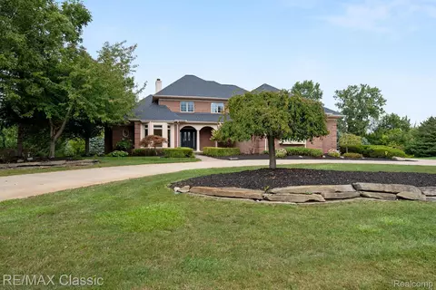 51112 Sunday Dr, Northville, MI 48167