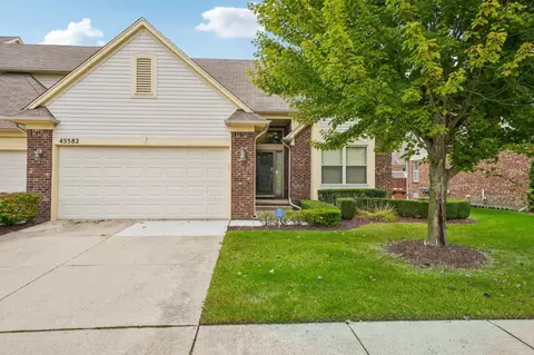 45582 Limerick Dr, Macomb, MI 48044