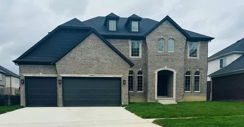 19045 Brighton Dr, Macomb, MI 48042