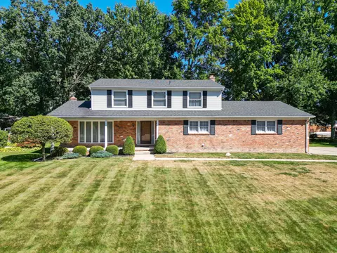 53632 Wolf Dr, Shelby Township, MI 48316