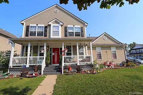 35846 Sussex Dr, Romulus, MI 48174