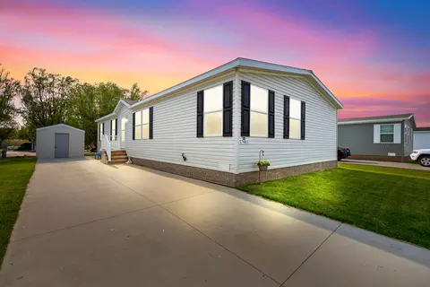 57085 Windmill Ln, Lenox, MI 48048