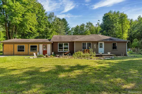 4431 Brown Rd, Vassar, MI 48768