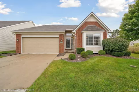 4453 Sunset Blvd, Grand Blanc, MI 48439