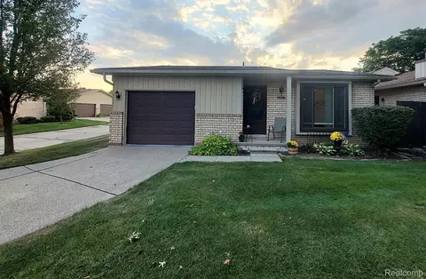 13850 Barcroft Way, Warren, MI 48088