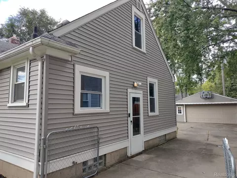 18657 Sumner, Redford, MI 48240