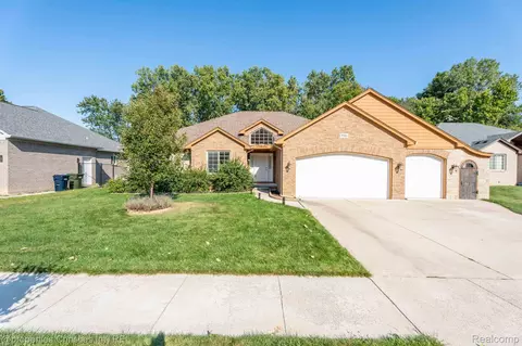 37916 Ashland Meadows Crt Ct, Sterling Heights, MI 48312