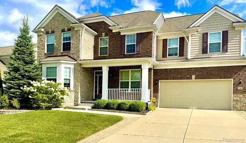 1163 Atlanta Dr, Orion, MI 48359