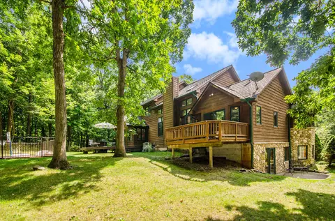 1960 Eastons Trl, Highland, MI 48357