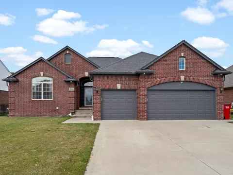50163 Cheltenham Dr, Macomb, MI 48044