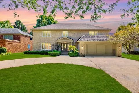 529 Coventry Ln, Grosse Pointe Woods, MI 48236