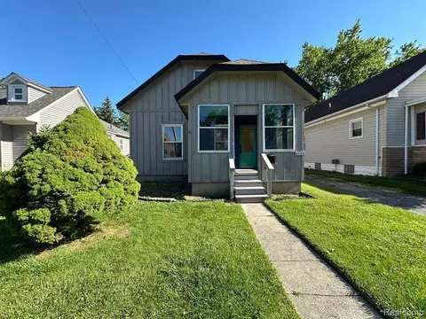 1186 Eaton Rd, Berkley, MI 48072