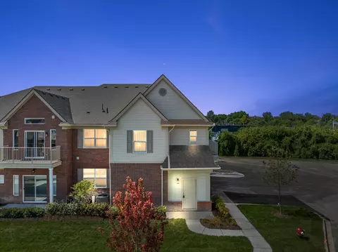 8340 Heywood Cir, Sterling Heights, MI 48312