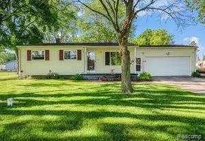 6413 Nightingale Dr, Flint, MI 48506