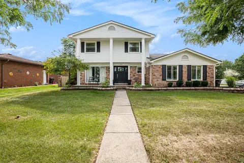 17980 Parkridge Dr, Riverview, MI 48193