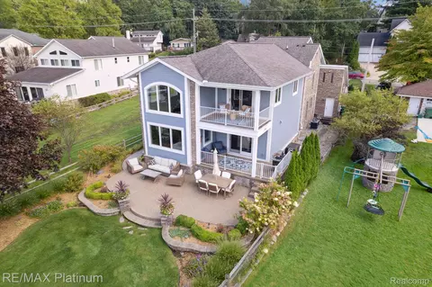 1400 Brighton Lake Rd, Brighton, MI 48116
