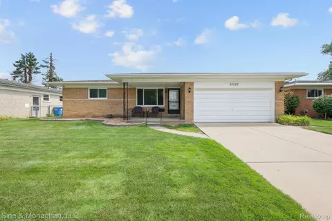 30550 Birch Tree Dr, Warren, MI 48093