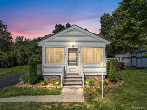 350 W Newport Ave, Pontiac, MI 48340