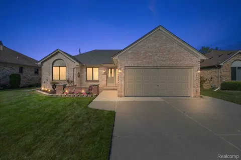 35363 Kensington Ave, Sterling Heights, MI 48312