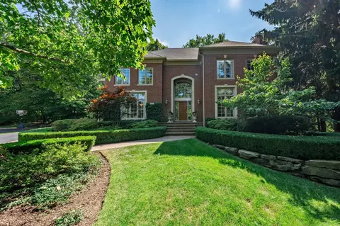 6851 Minnow Pond Dr, West Bloomfield, MI 48322