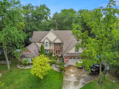 9910 Church Rd, Grosse Ile, MI 48138