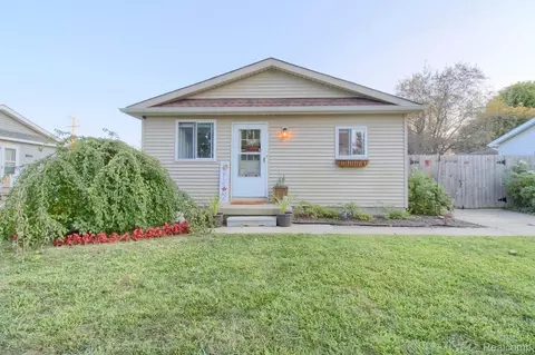 30224 Margo Dr, New Haven, MI 48048