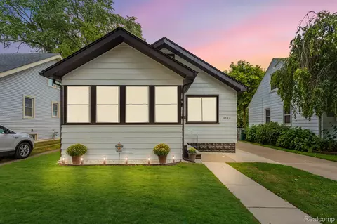 3300 Grayson St, Ferndale, MI 48220