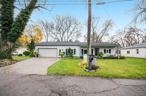 2922 Sunderland Blvd, Waterford, MI 48329