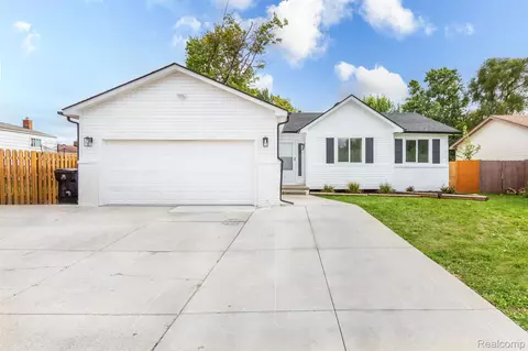 16320 E 11 Mile Rd, Roseville, MI 48066