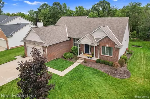 25840 Mccrory Ln, South Lyon, MI 48178