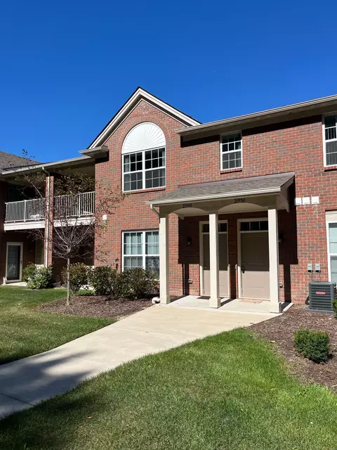 21950 Aberdeen Dr #44, Macomb, MI 48042