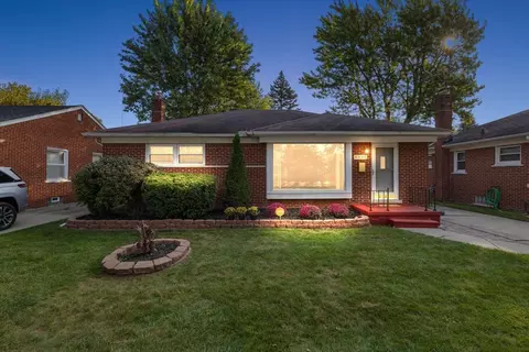8930 Brady, Redford, MI 48239