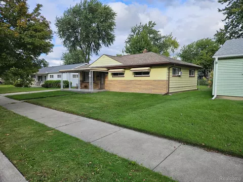26724 Compson St, Roseville, MI 48066