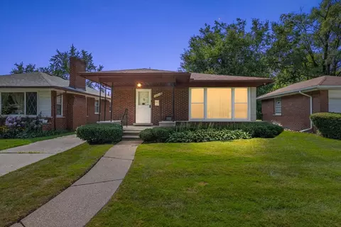 12831 Burton St, Oak Park, MI 48237