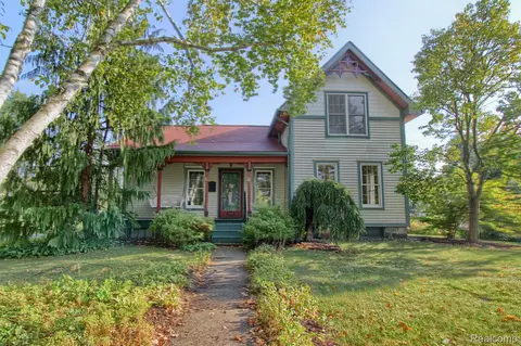 335 W Lake St, South Lyon, MI 48178