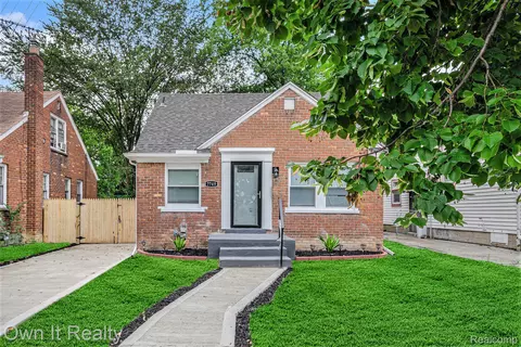 7749 Piedmont St, Detroit, MI 48228