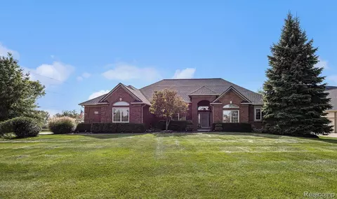 2678 Spyglass Dr, Oakland, MI 48363