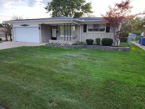 31011 Moceri Cir, Warren, MI 48088