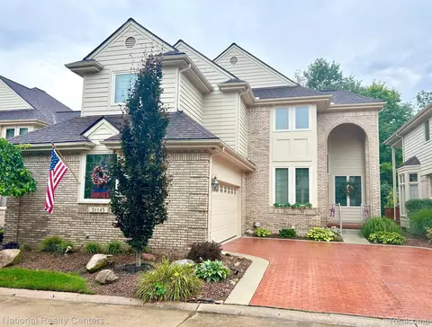 38145 S Vista Dr, Livonia, MI 48152