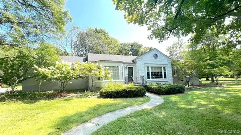 28420 Woodworth Way, Lathrup Village, MI 48076