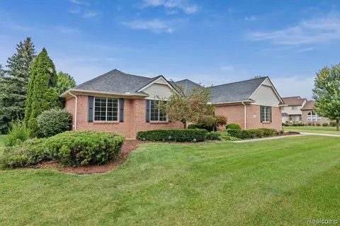 47716 River Woods Dr, Canton, MI 48188