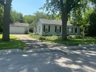 819 Francis St, Rochester Hills, MI 48307