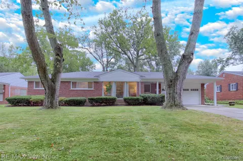 22772 Mayfield Ave, Farmington, MI 48336