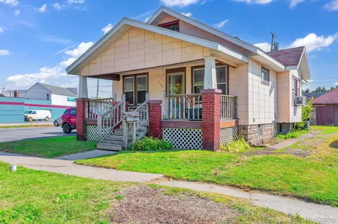 1530 Elk St, Port Huron, MI 48060