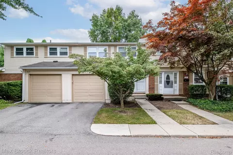 1829 Brentwood Dr 63 Dr, Troy, MI 48098