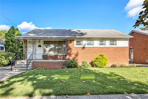 15305 Cynthia St, Southgate, MI 48195
