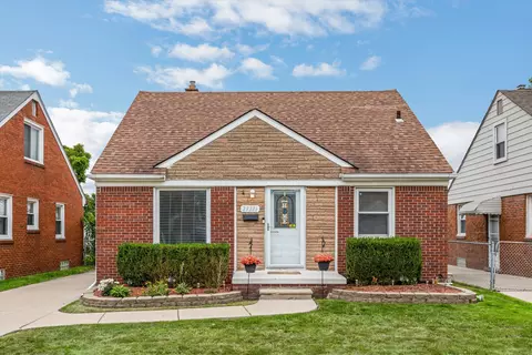 27331 Leroy St, Roseville, MI 48066