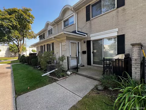 8514 Hampshire Dr, Sterling Heights, MI 48313