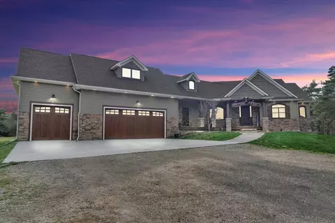 921 Pauline Dr, Lapeer, MI 48446